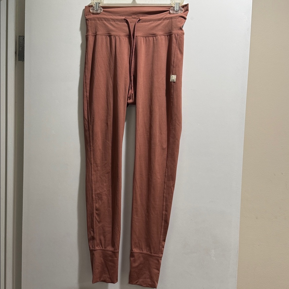 Vuori Daily Legging  Light Penny M